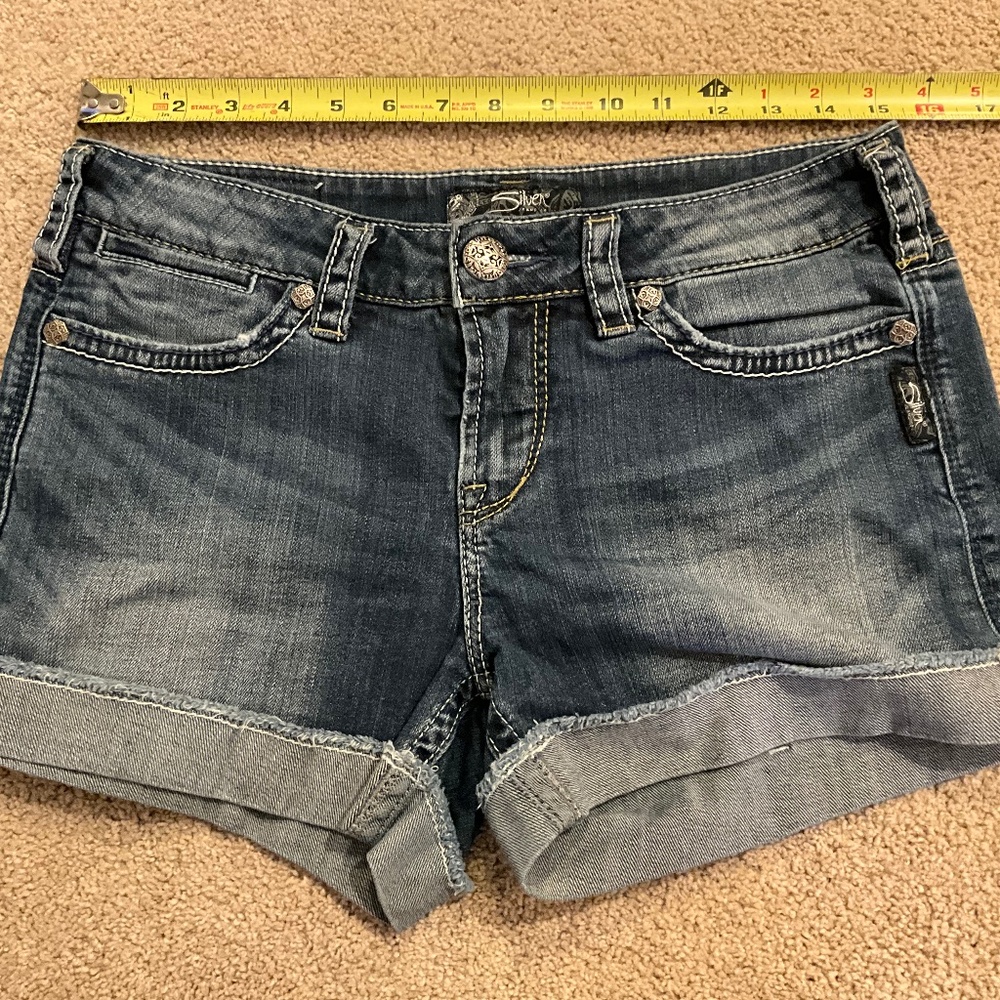 Women’s Silver Jeans Toni 3 1/2” denim shorts, size W29